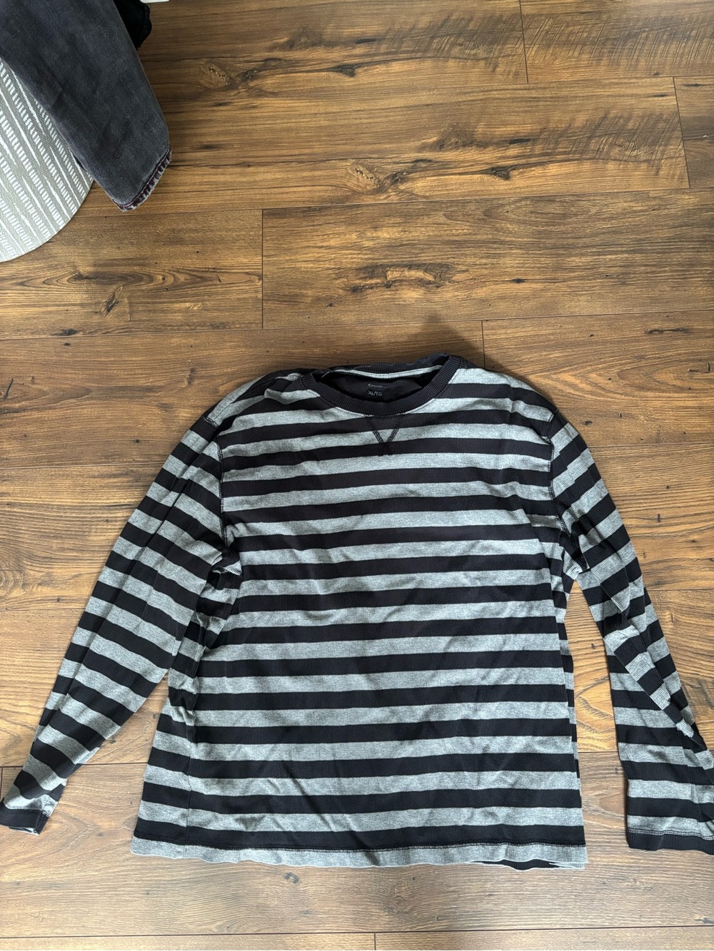Men's Long Sleeve Striped Crewneck Shirt - Black & Gray